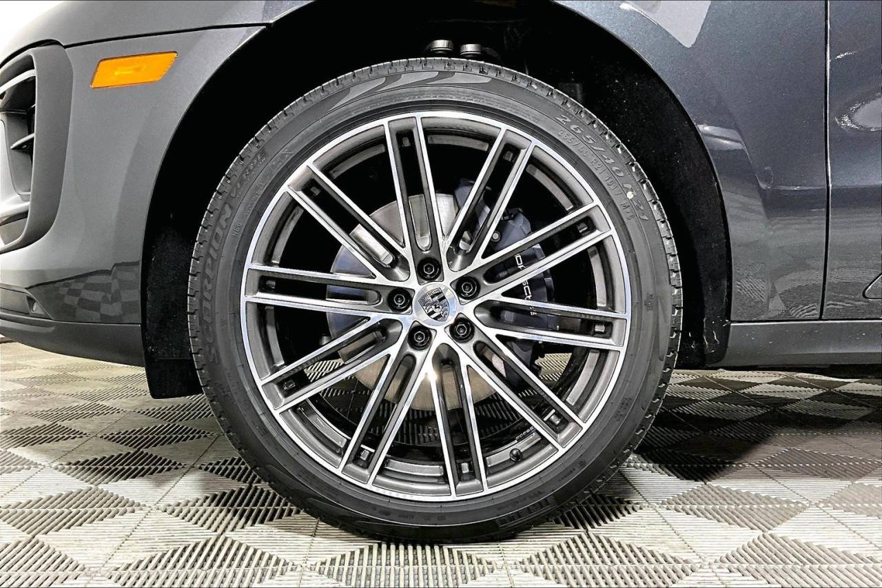 2025 Porsche Macan AWD