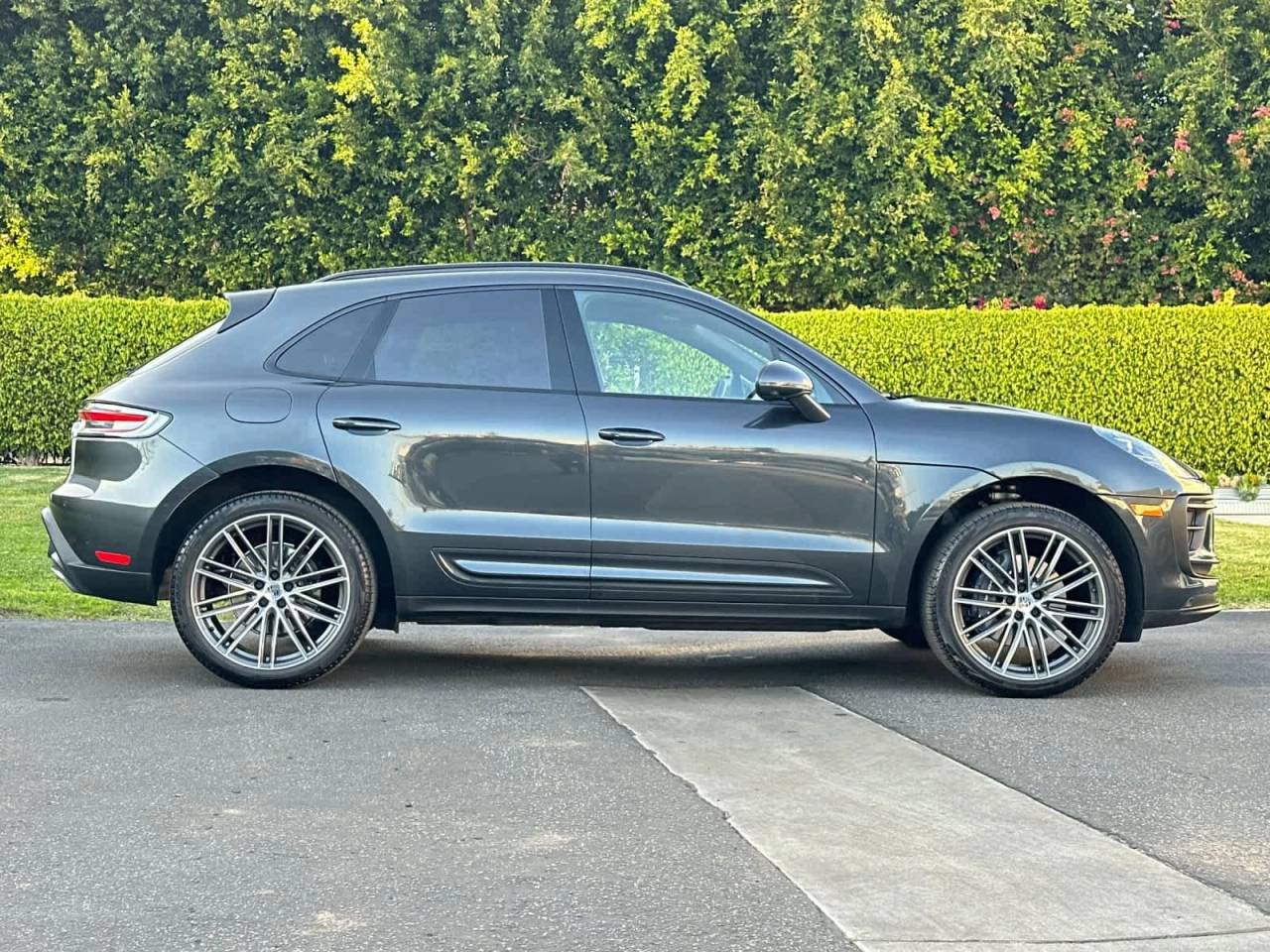 2025 Porsche Macan AWD