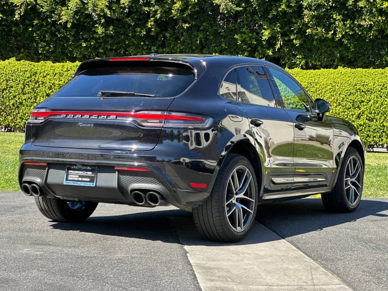 2025 Porsche Macan Base