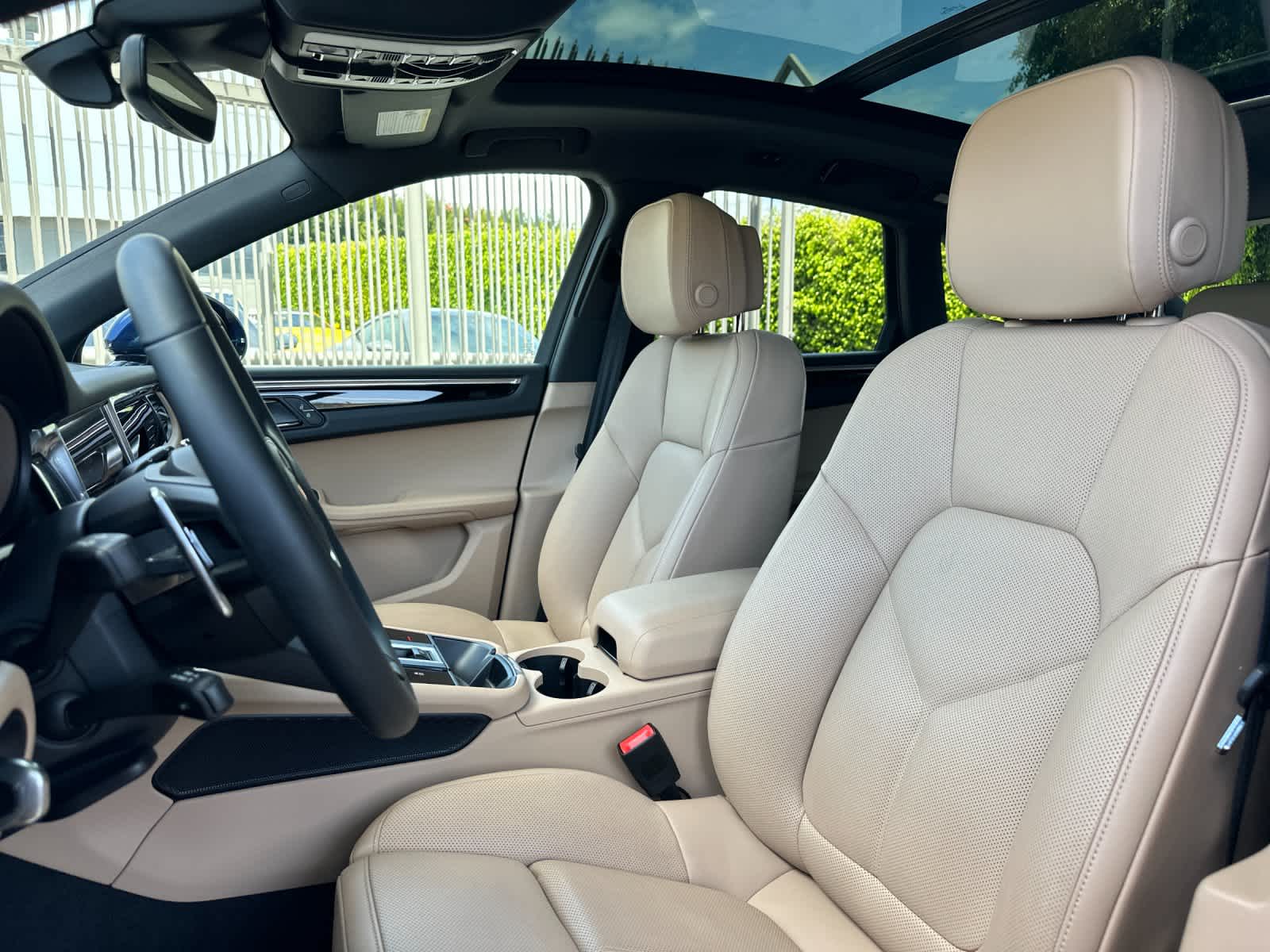 2025 Porsche Macan Base