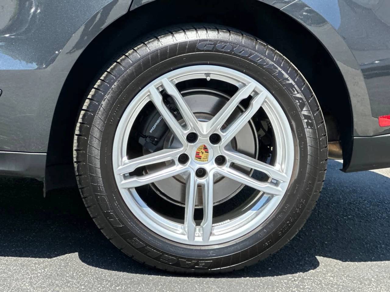 2025 Porsche Macan Base