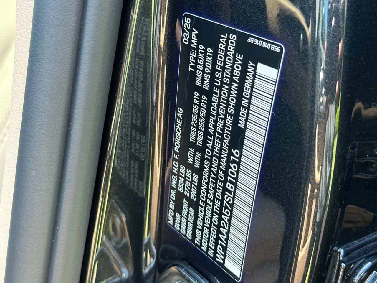 2025 Porsche Macan Base