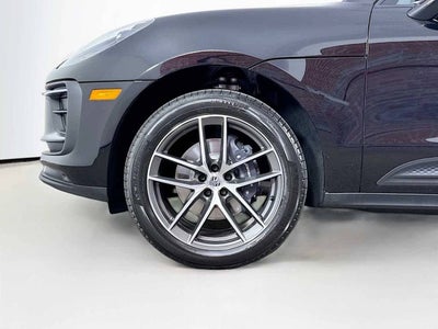 2025 Porsche Macan Base