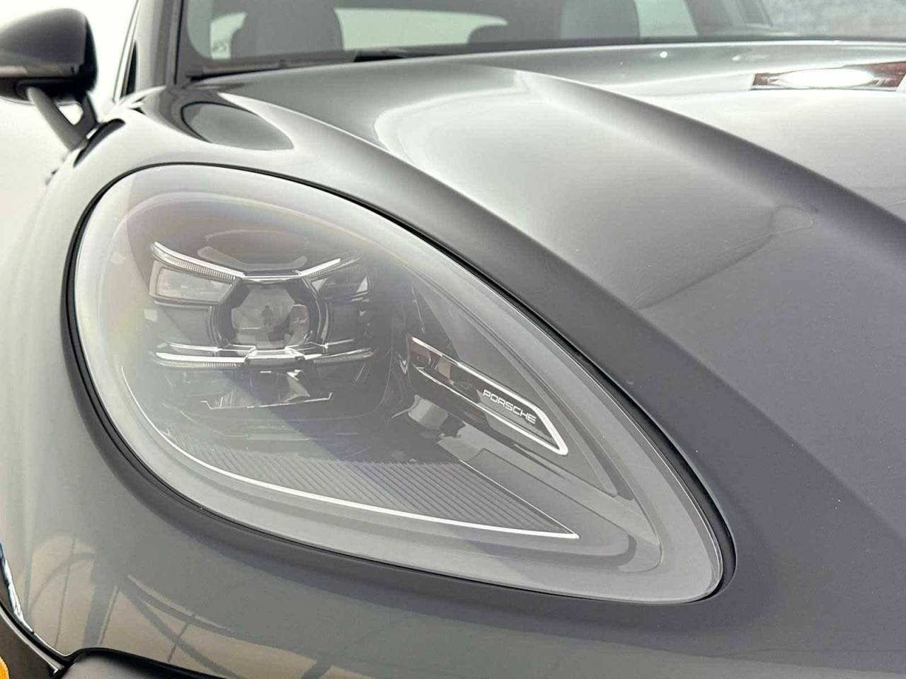 2025 Porsche Macan Base