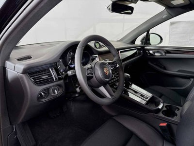2025 Porsche Macan Base