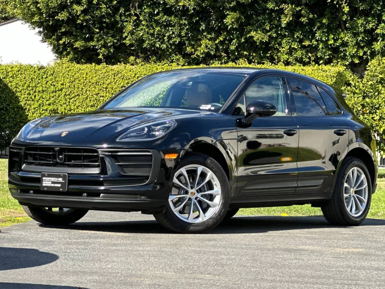 2025 Porsche Macan AWD