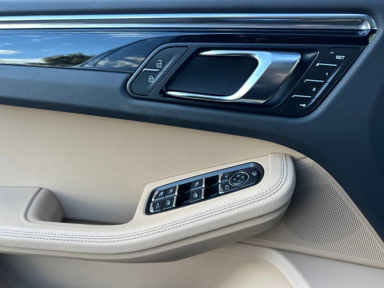 2025 Porsche Macan AWD