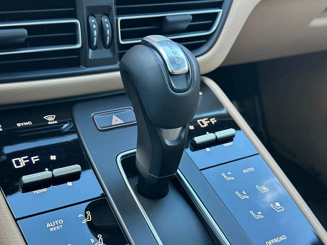 2025 Porsche Macan AWD