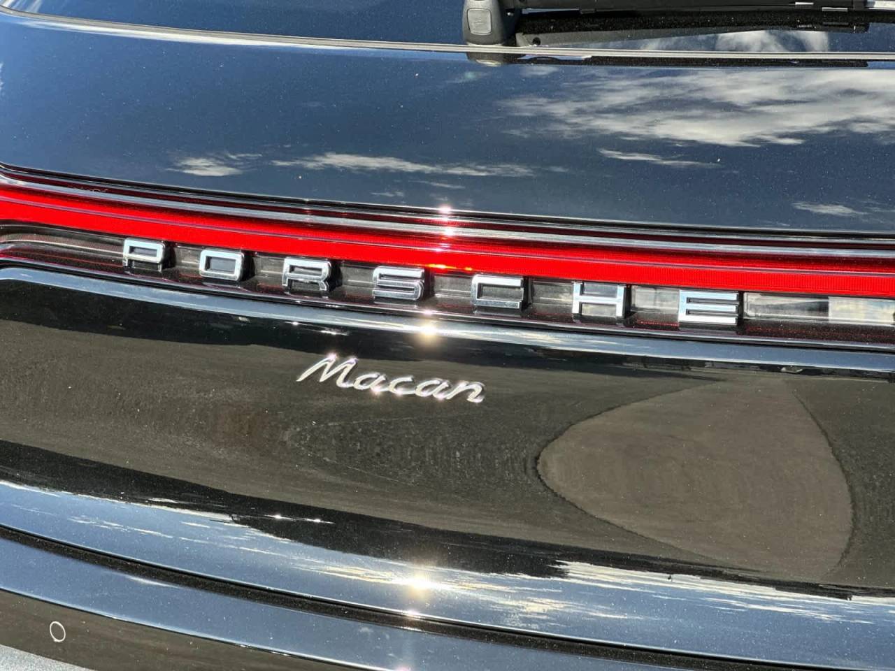 2025 Porsche Macan AWD