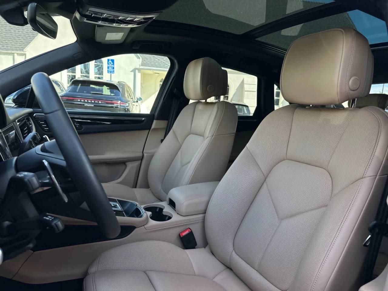 2025 Porsche Macan AWD