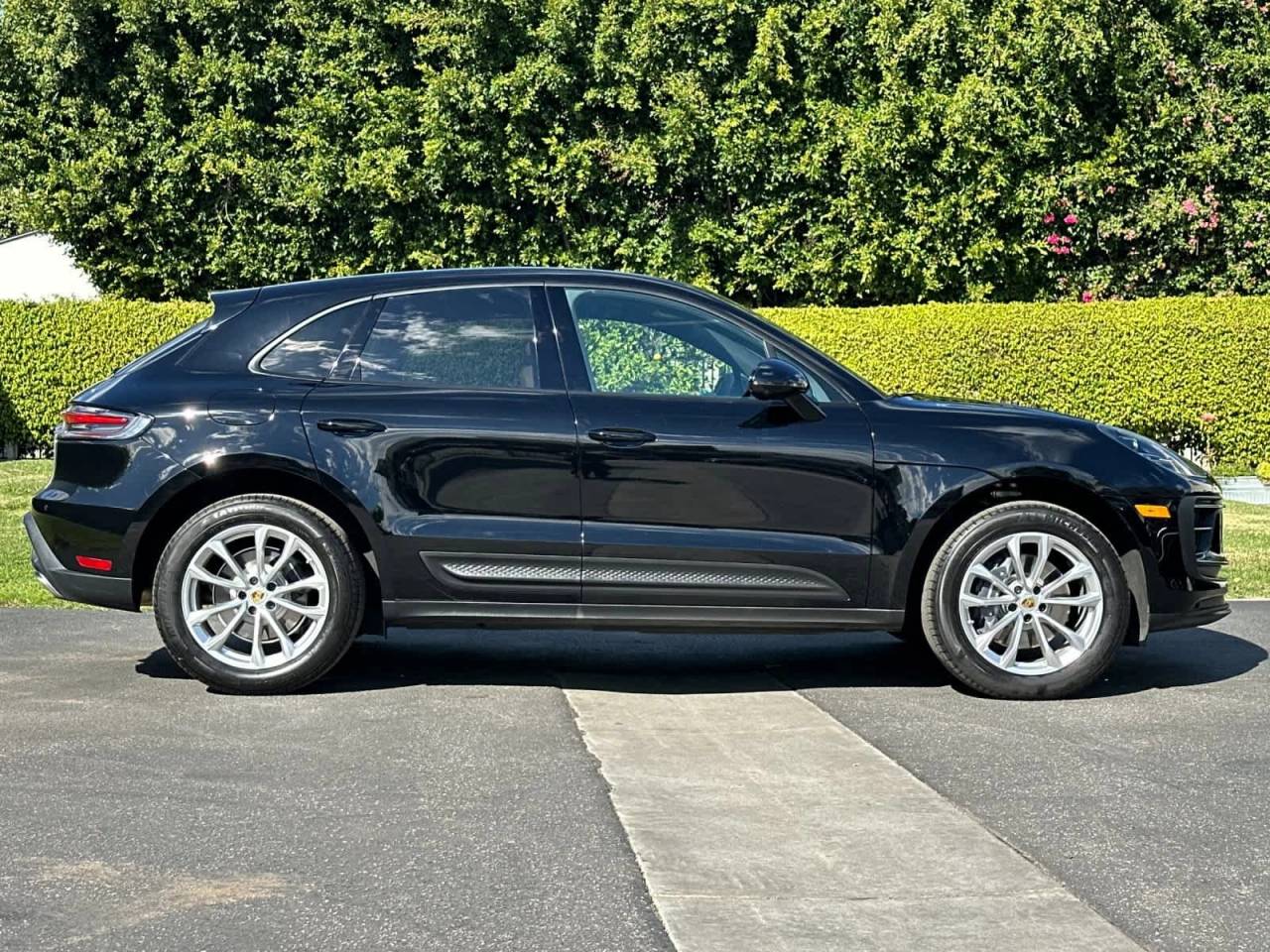 2025 Porsche Macan AWD
