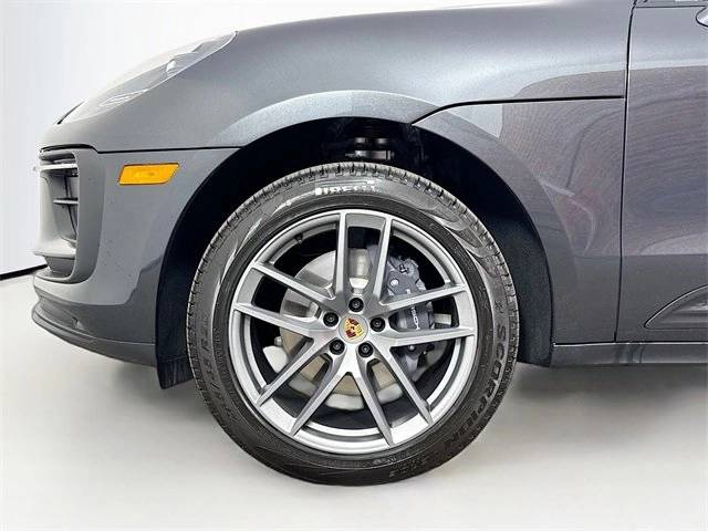 2025 Porsche Macan Base