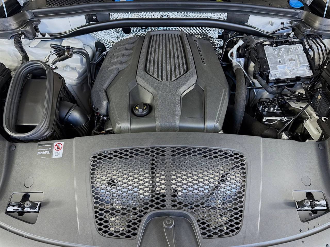 2025 Porsche Macan Macan