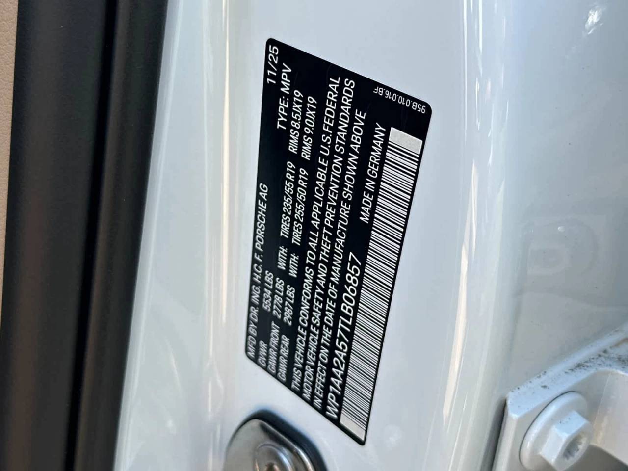 2026 Porsche Macan Base