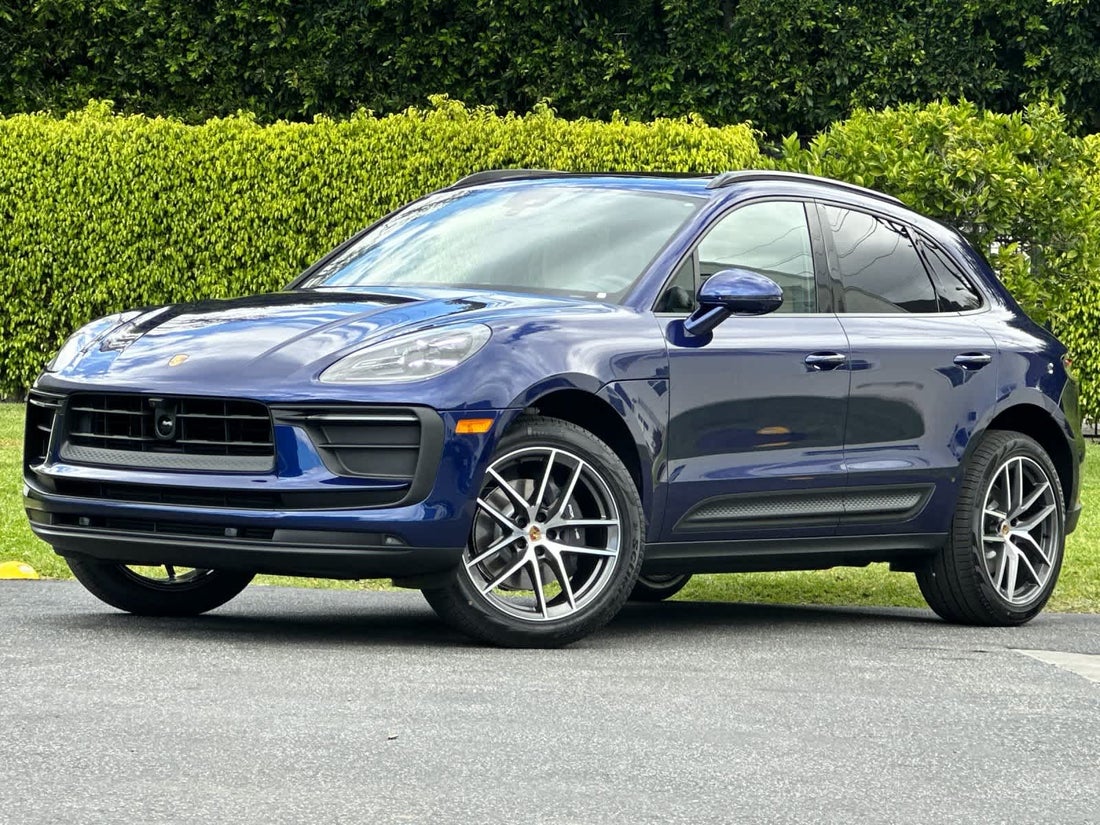 2026 Porsche Macan — photo 1 of 1
