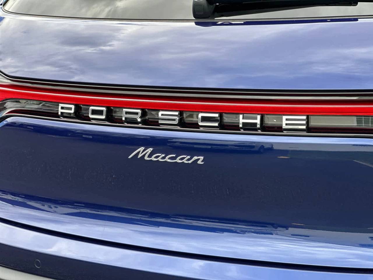 2026 Porsche Macan Base