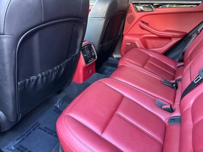 2022 Porsche Macan AWD