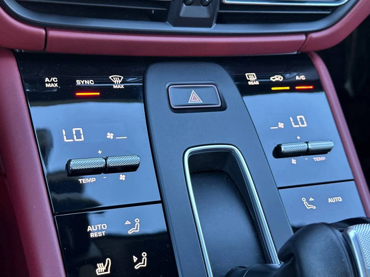 2022 Porsche Macan AWD