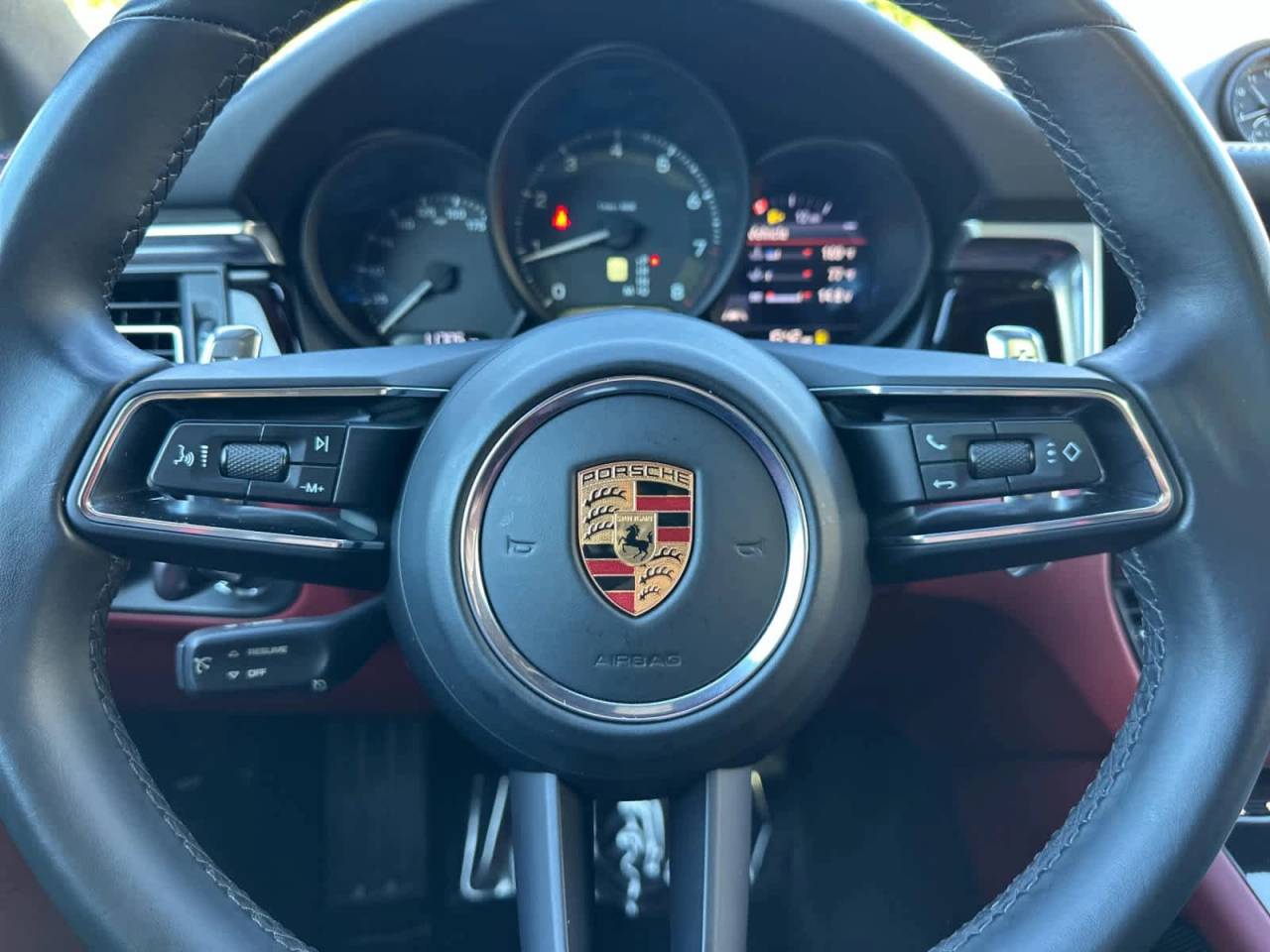 2022 Porsche Macan AWD