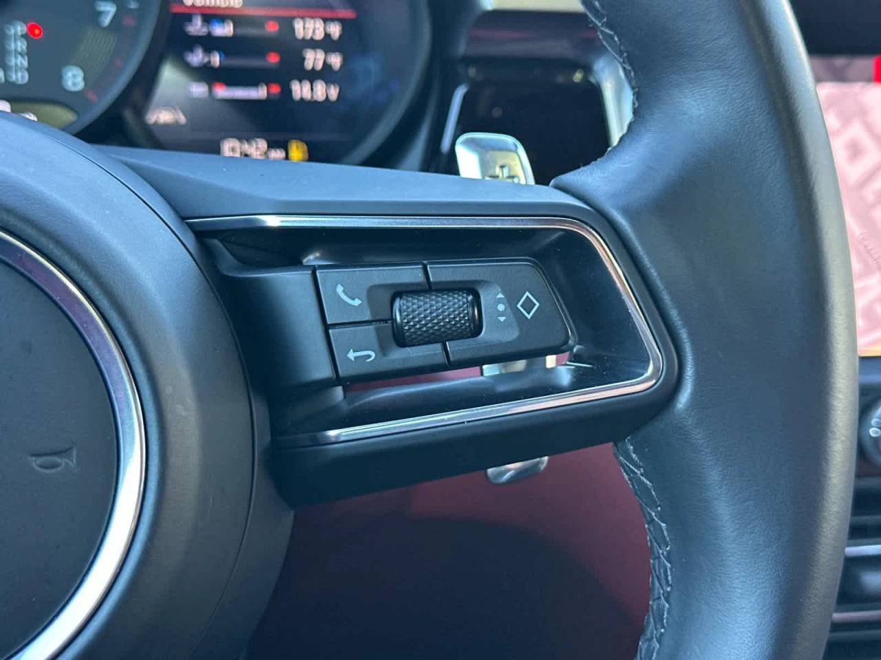 2022 Porsche Macan AWD