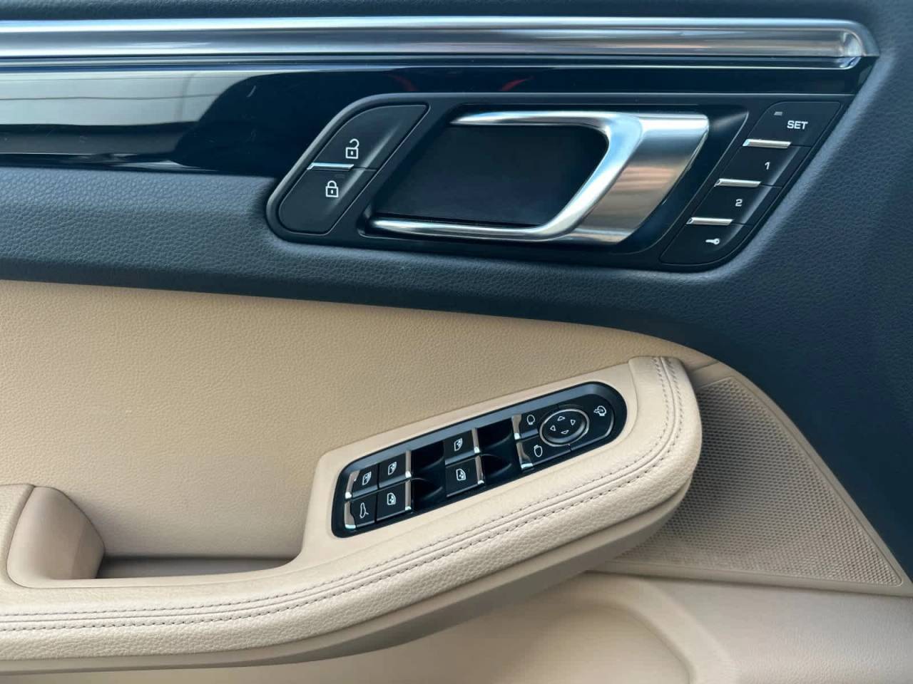 2025 Porsche Macan AWD