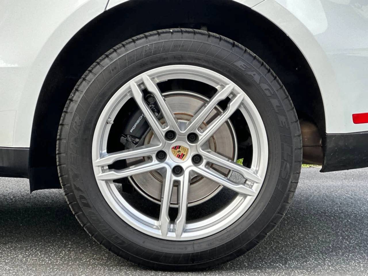 2025 Porsche Macan AWD