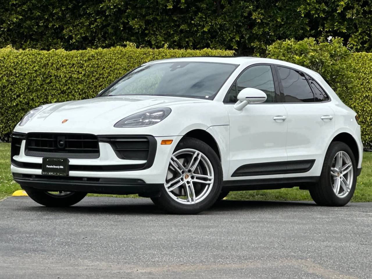 2025 Porsche Macan AWD