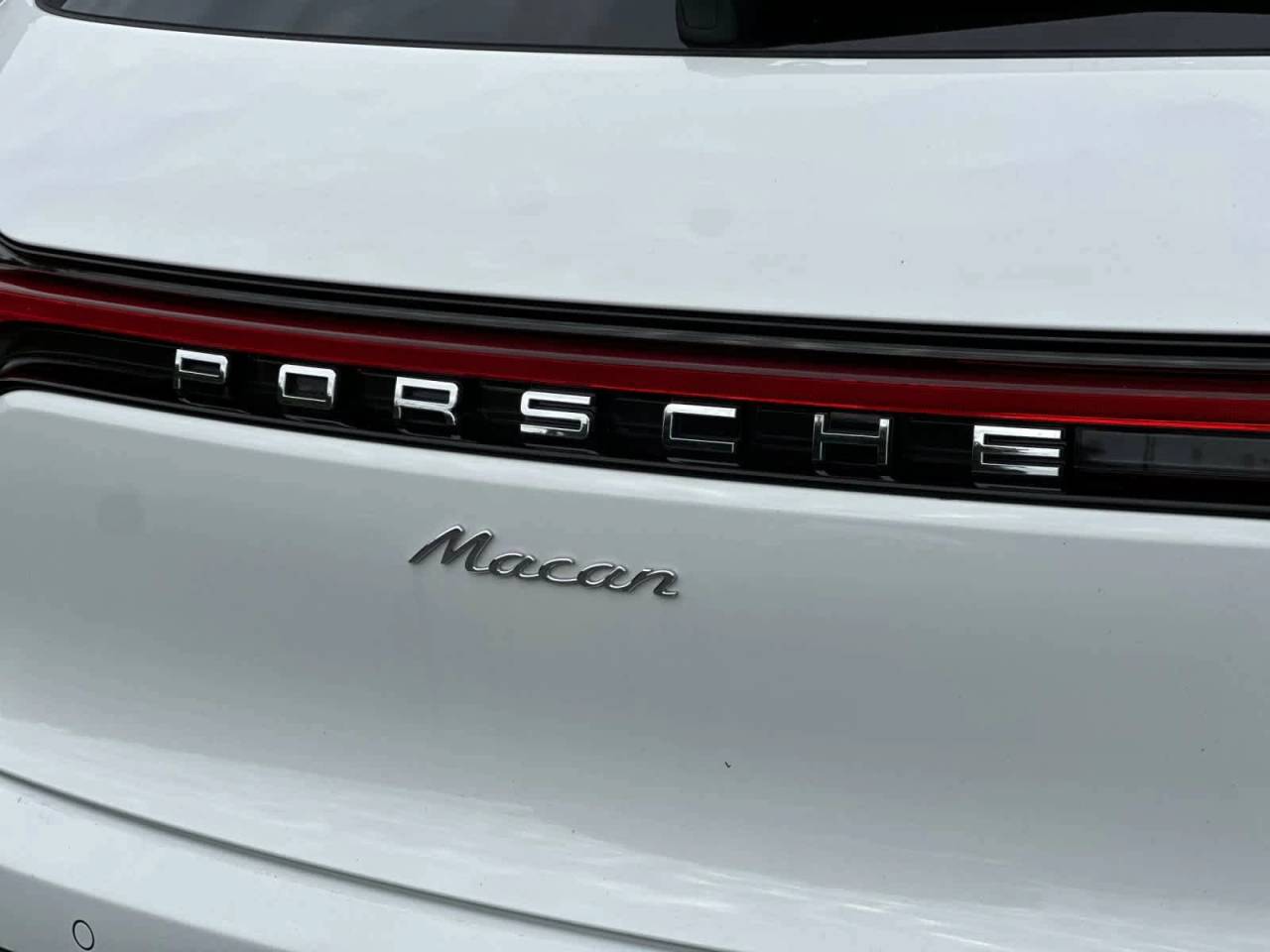 2025 Porsche Macan Base