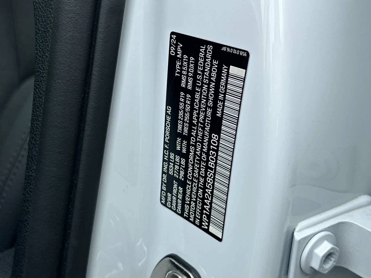 2025 Porsche Macan Base