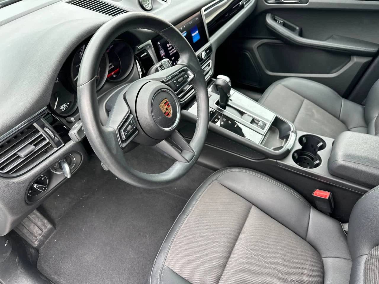 2025 Porsche Macan AWD