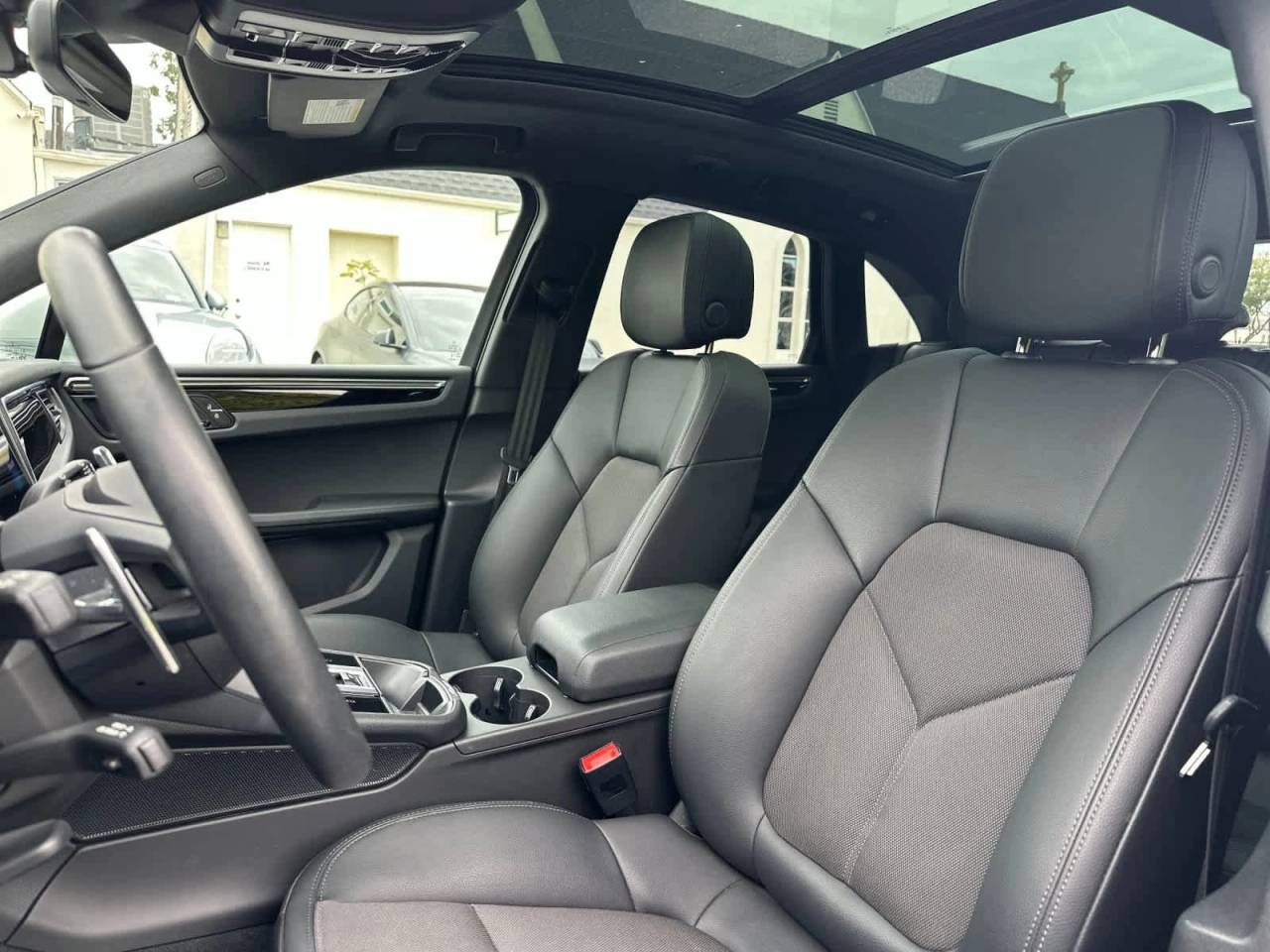 2025 Porsche Macan AWD