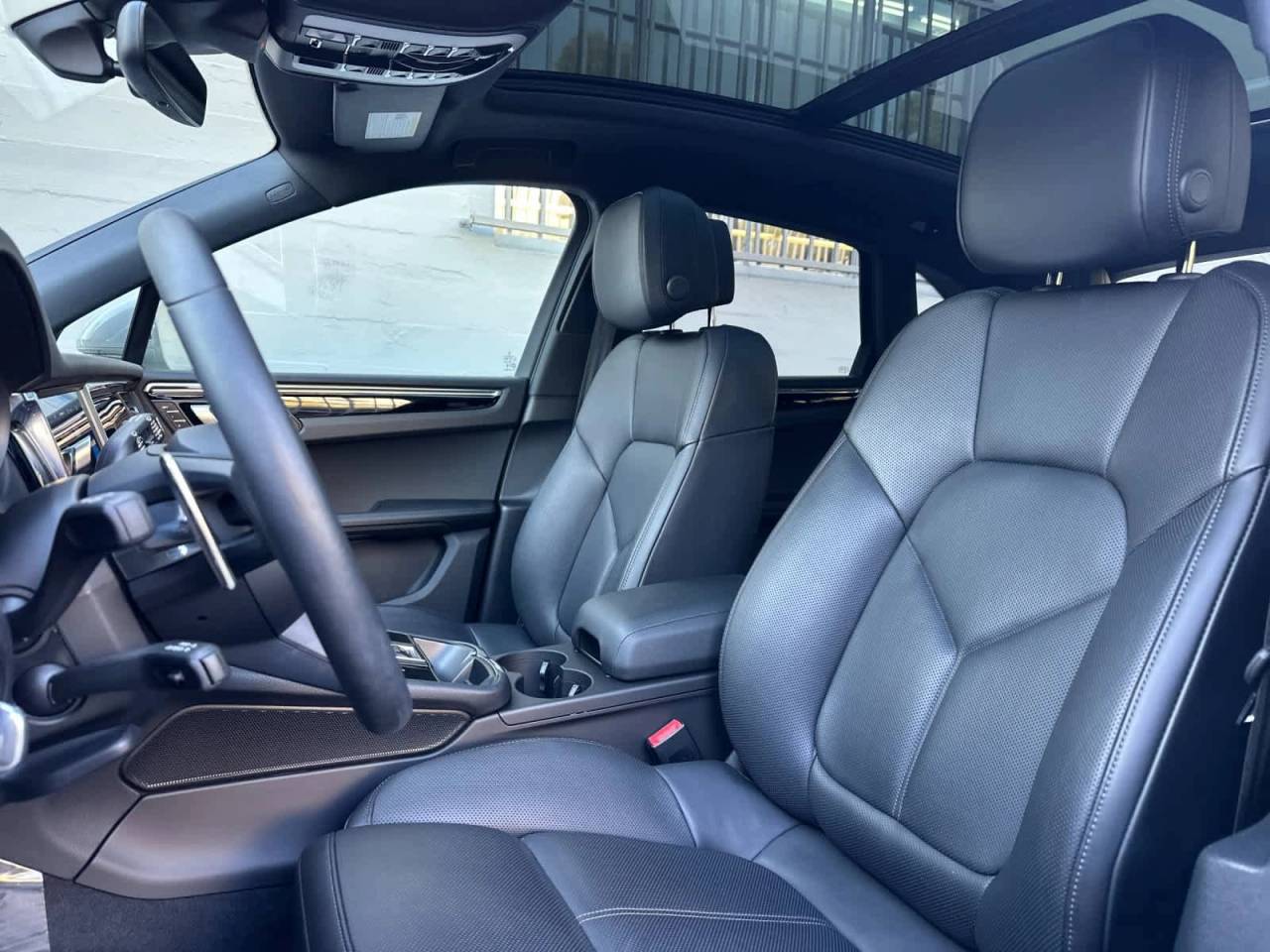 2025 Porsche Macan Base