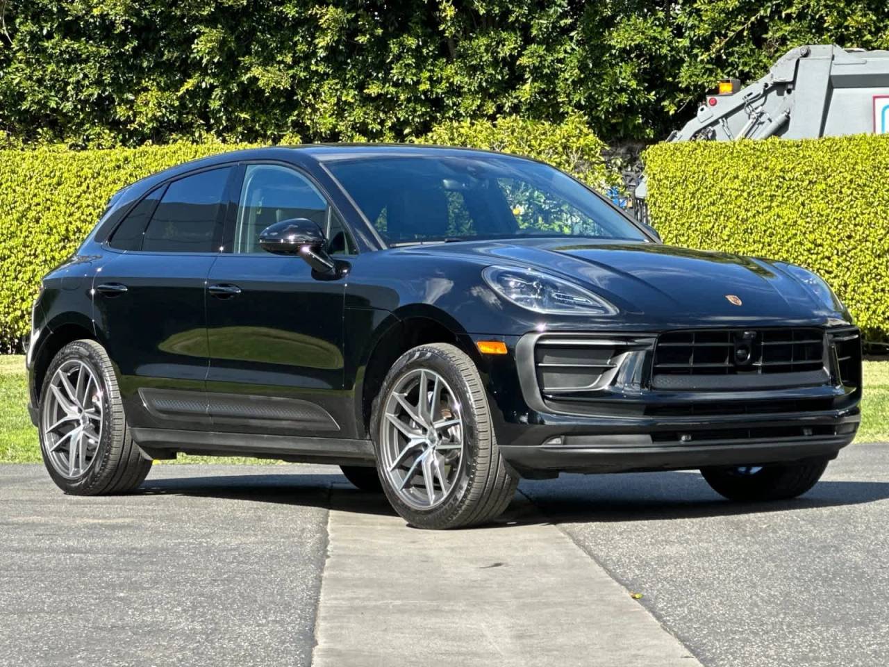 2025 Porsche Macan AWD
