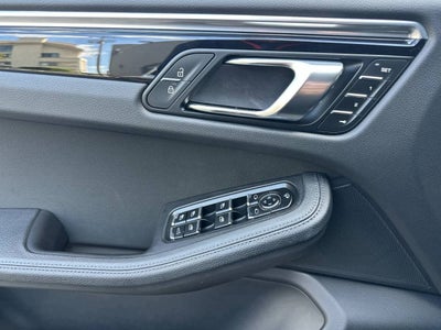 2025 Porsche Macan AWD