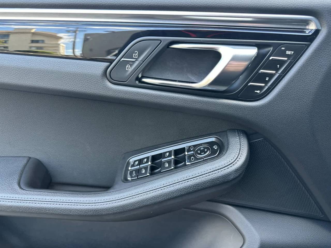 2025 Porsche Macan AWD