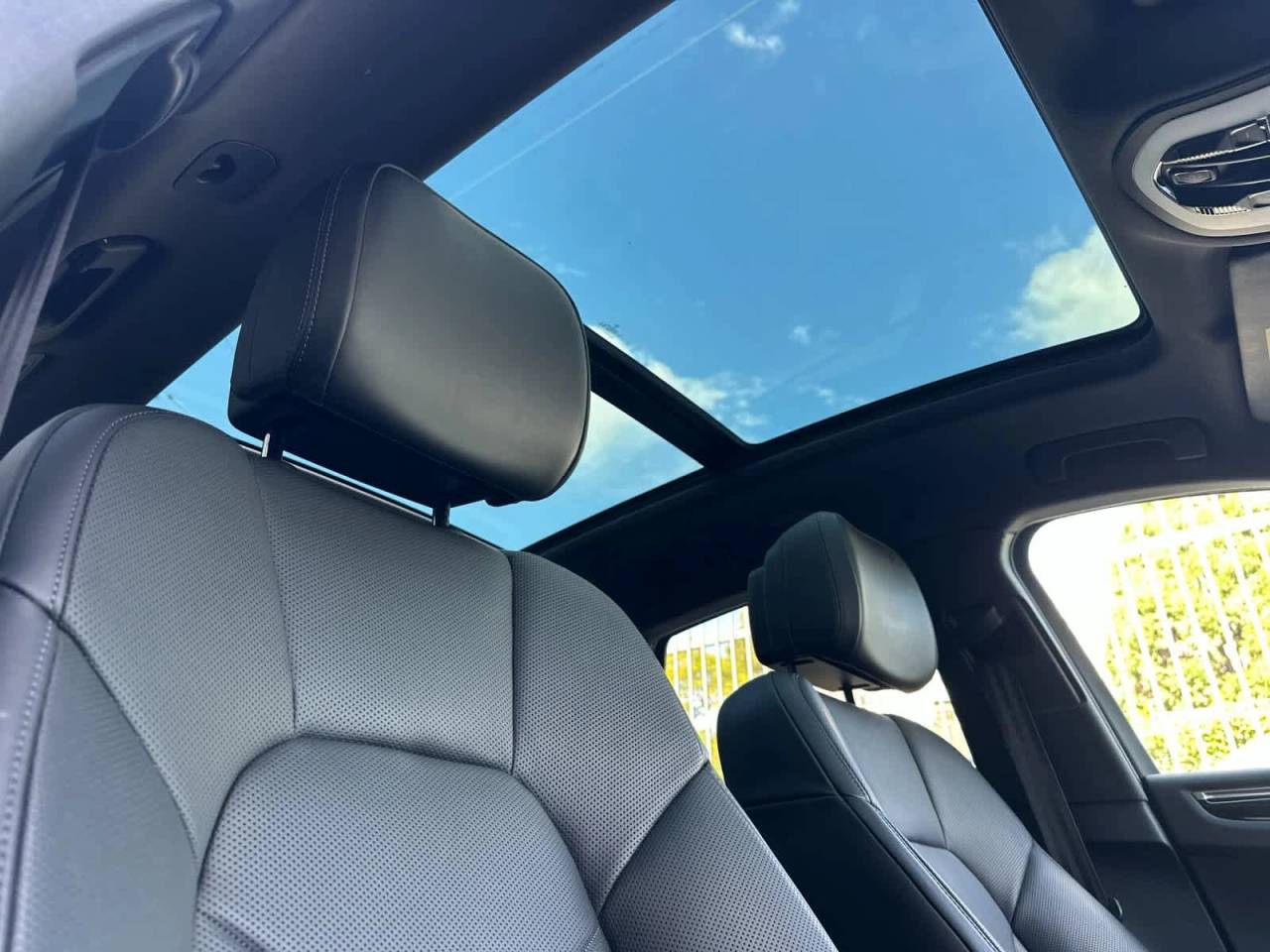 2025 Porsche Macan AWD