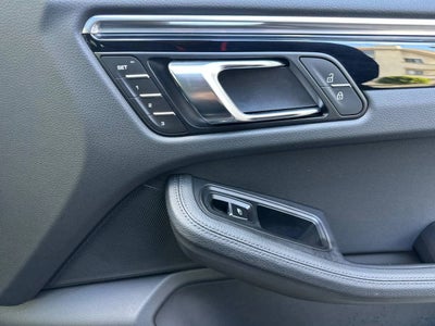 2025 Porsche Macan AWD