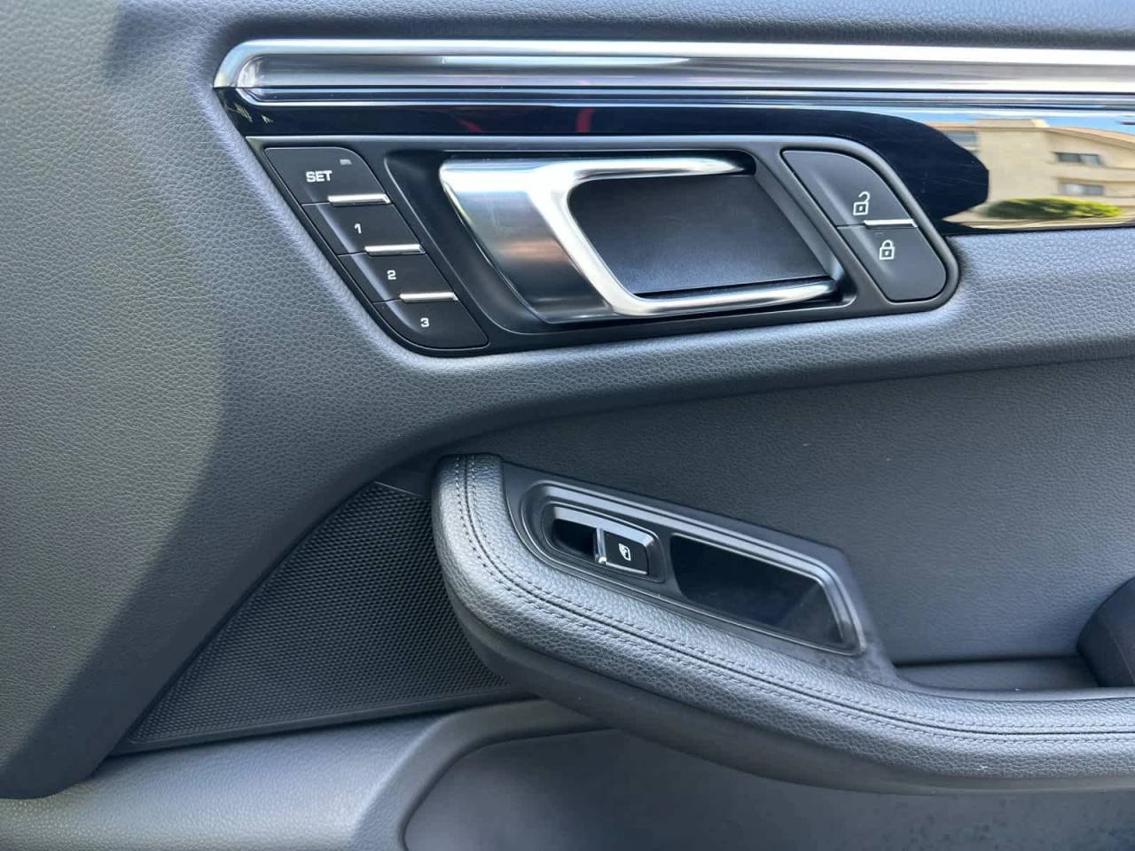 2025 Porsche Macan AWD