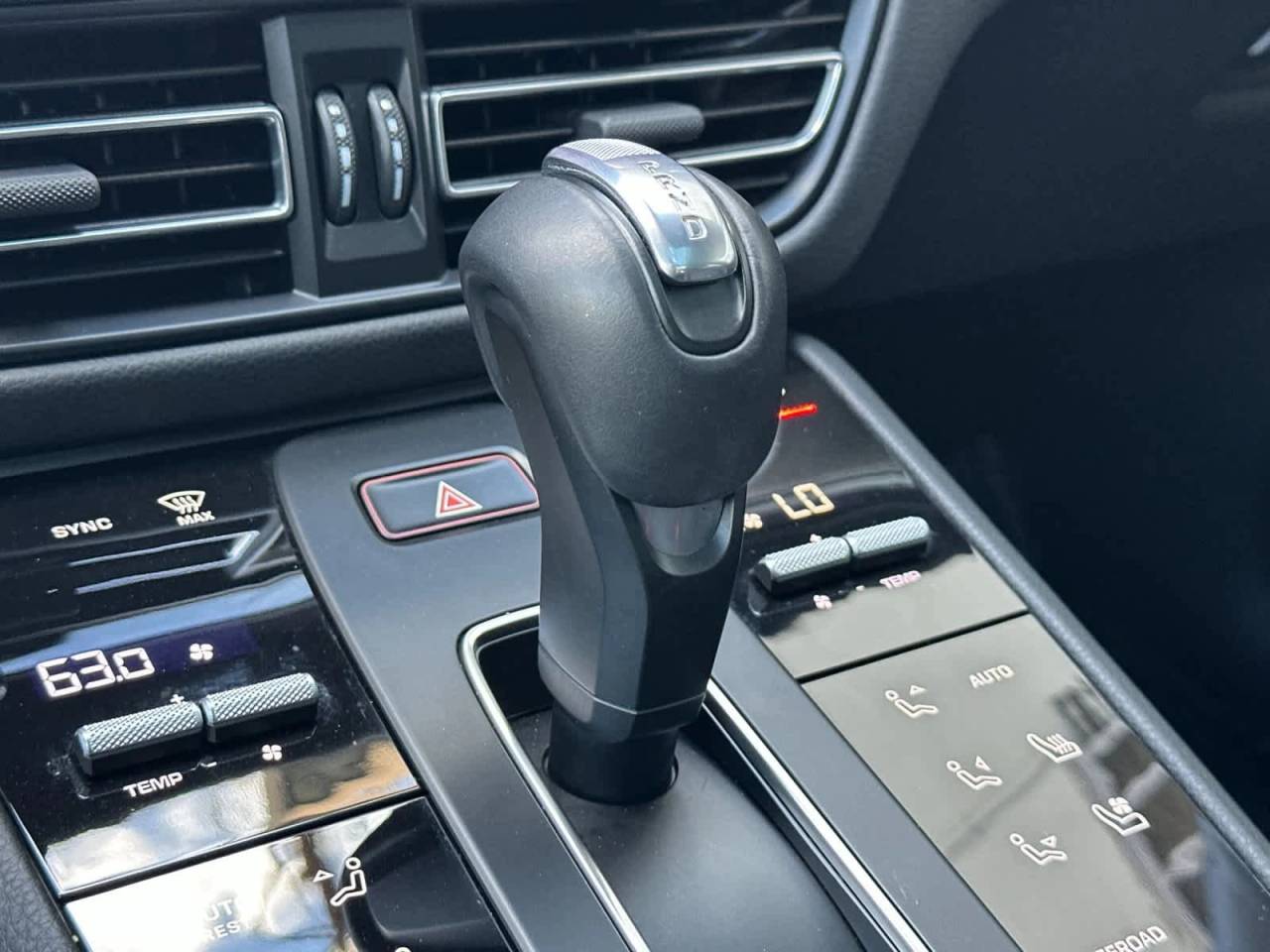 2025 Porsche Macan AWD