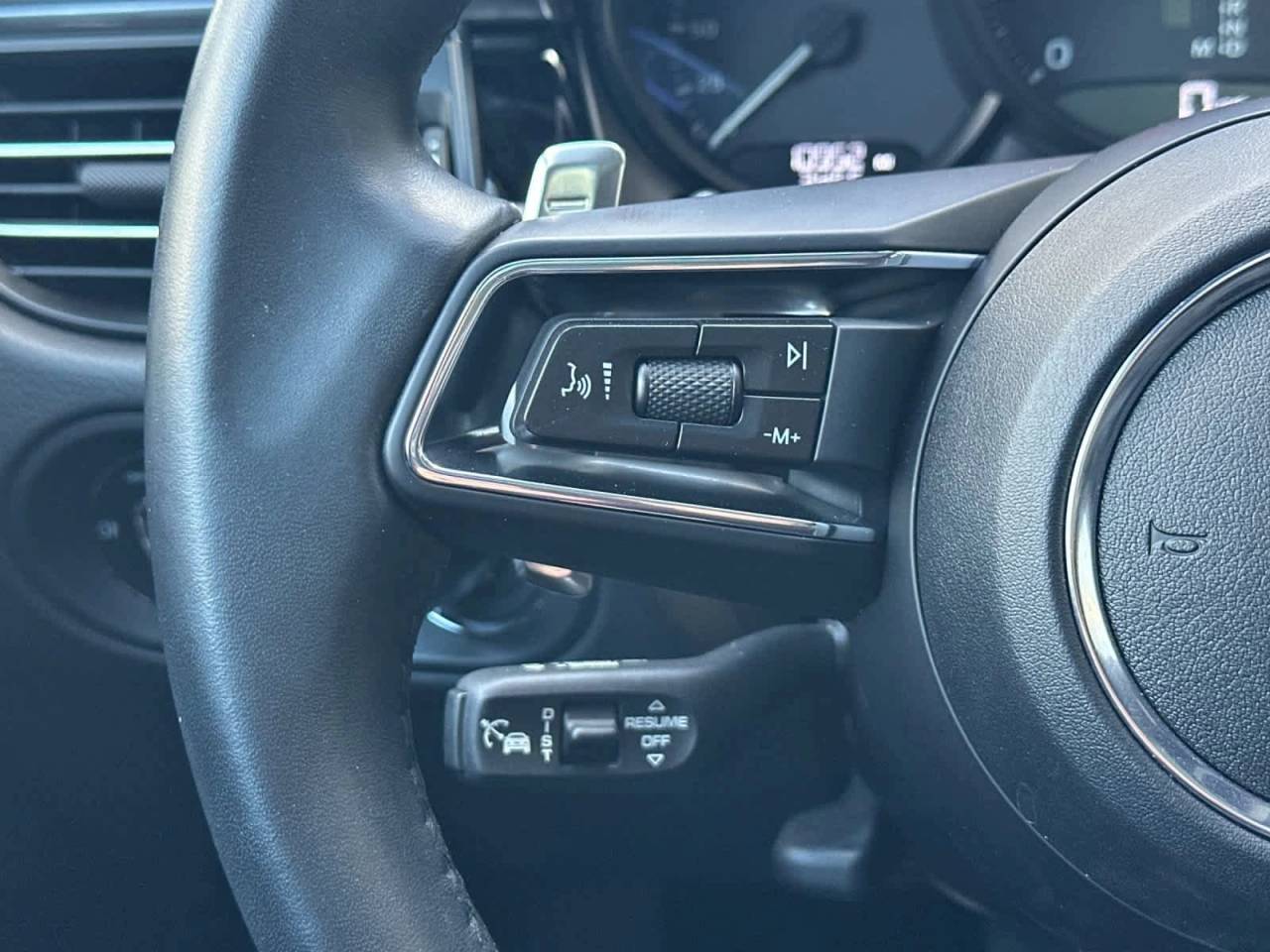 2025 Porsche Macan AWD