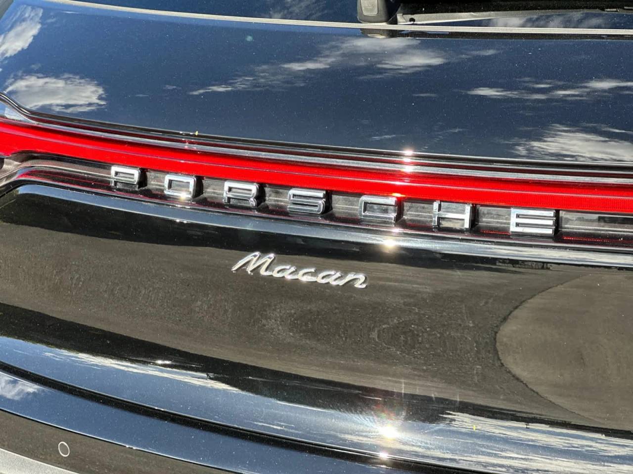 2025 Porsche Macan AWD