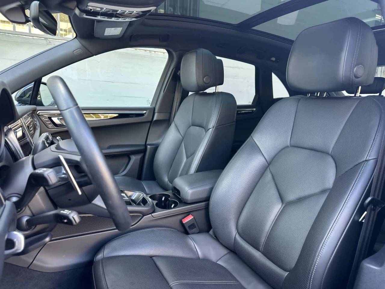 2025 Porsche Macan AWD