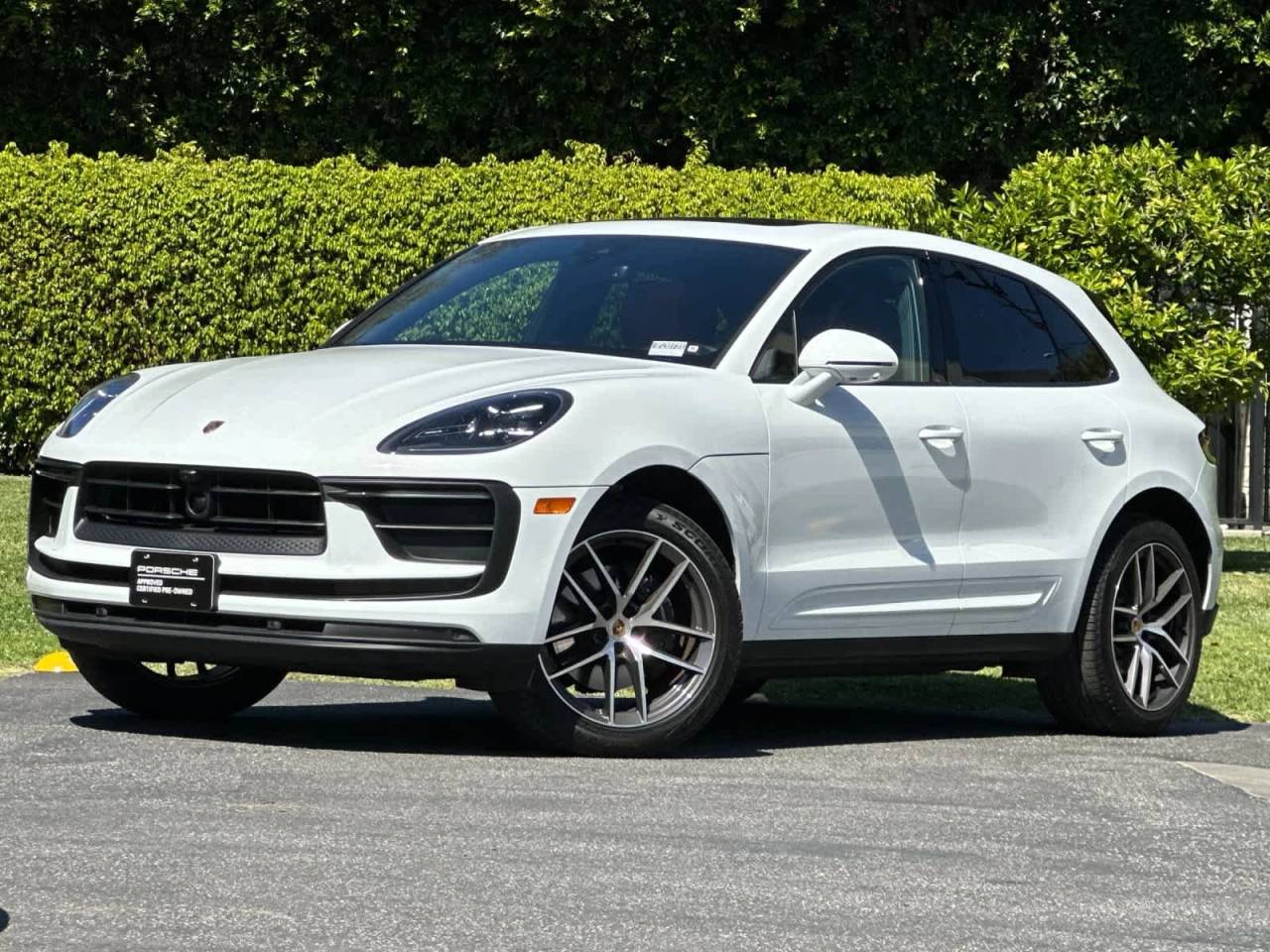 2025 Porsche Macan Base