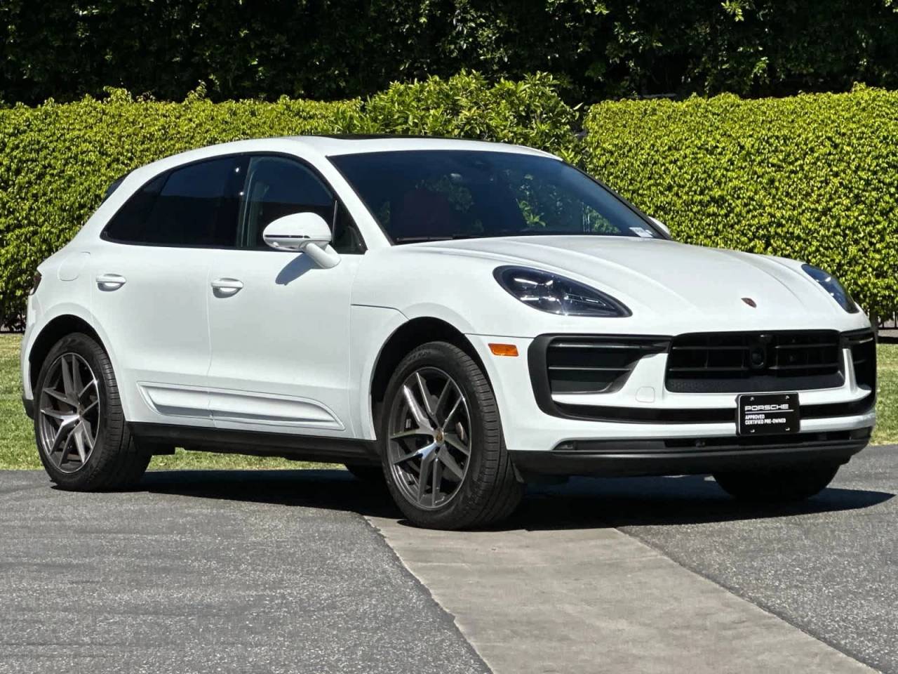 2025 Porsche Macan Base
