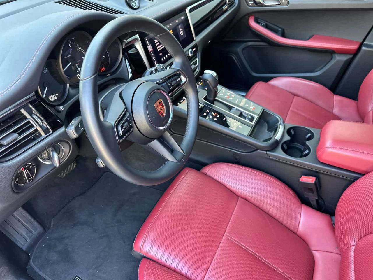 2025 Porsche Macan Base