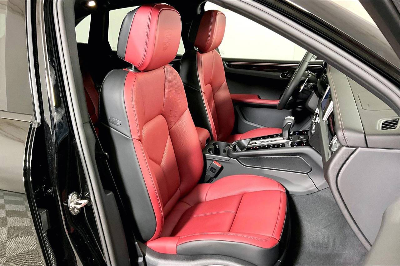 2025 Porsche Macan AWD