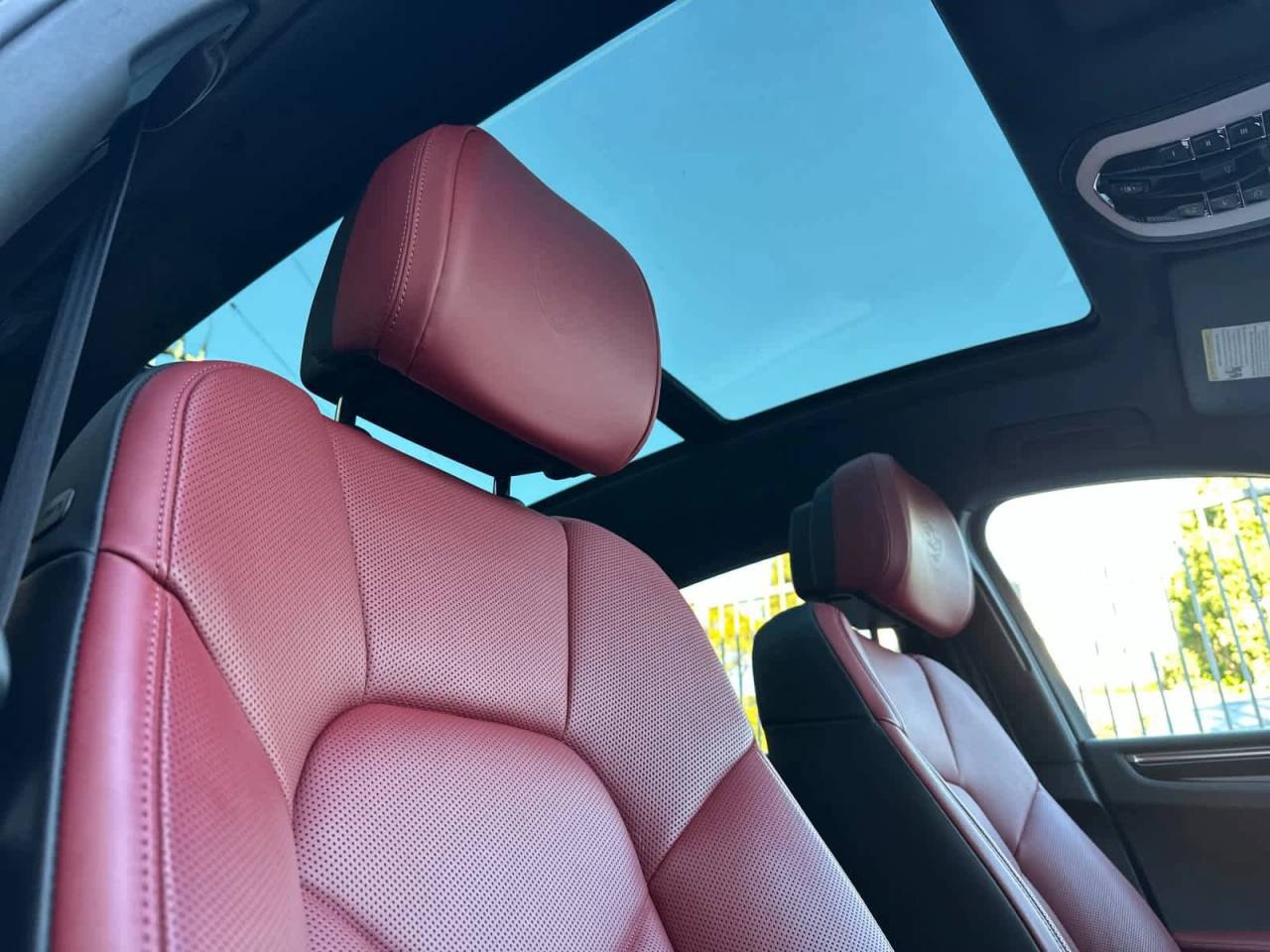 2025 Porsche Macan Base