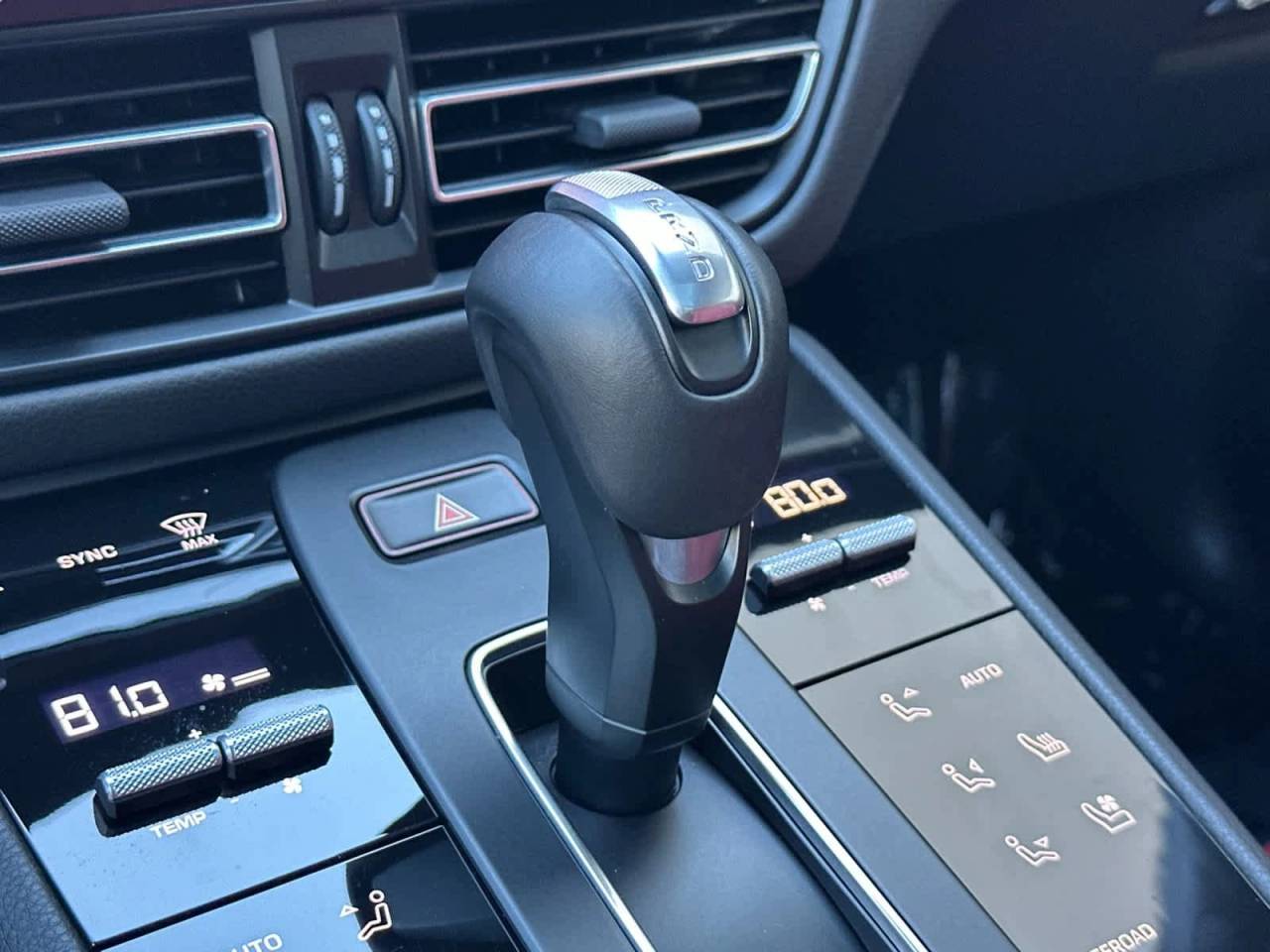 2025 Porsche Macan Base