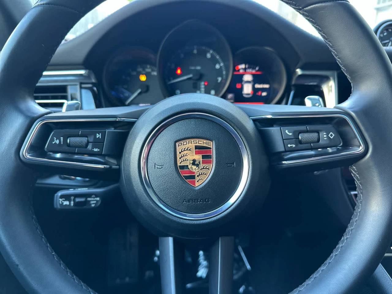 2025 Porsche Macan Base