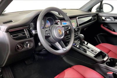 2025 Porsche Macan AWD